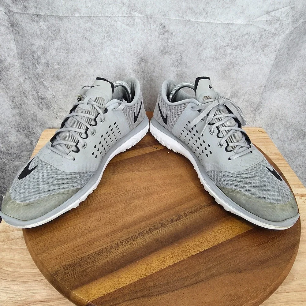 Nike Mens FS Lite Run 2 Running Shoes Mens 10 Gray Black  Sneakers 685266-011‎
